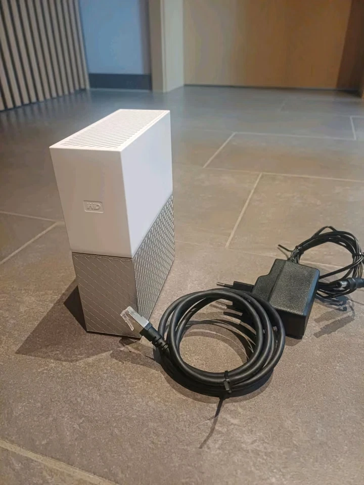 WD My Cloud Home 4TB NAS WDBVXC0040HWT komplett mit Netzteil & Zubehör