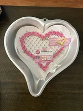 Wilton Aluminum Sweetheart Cake Pan