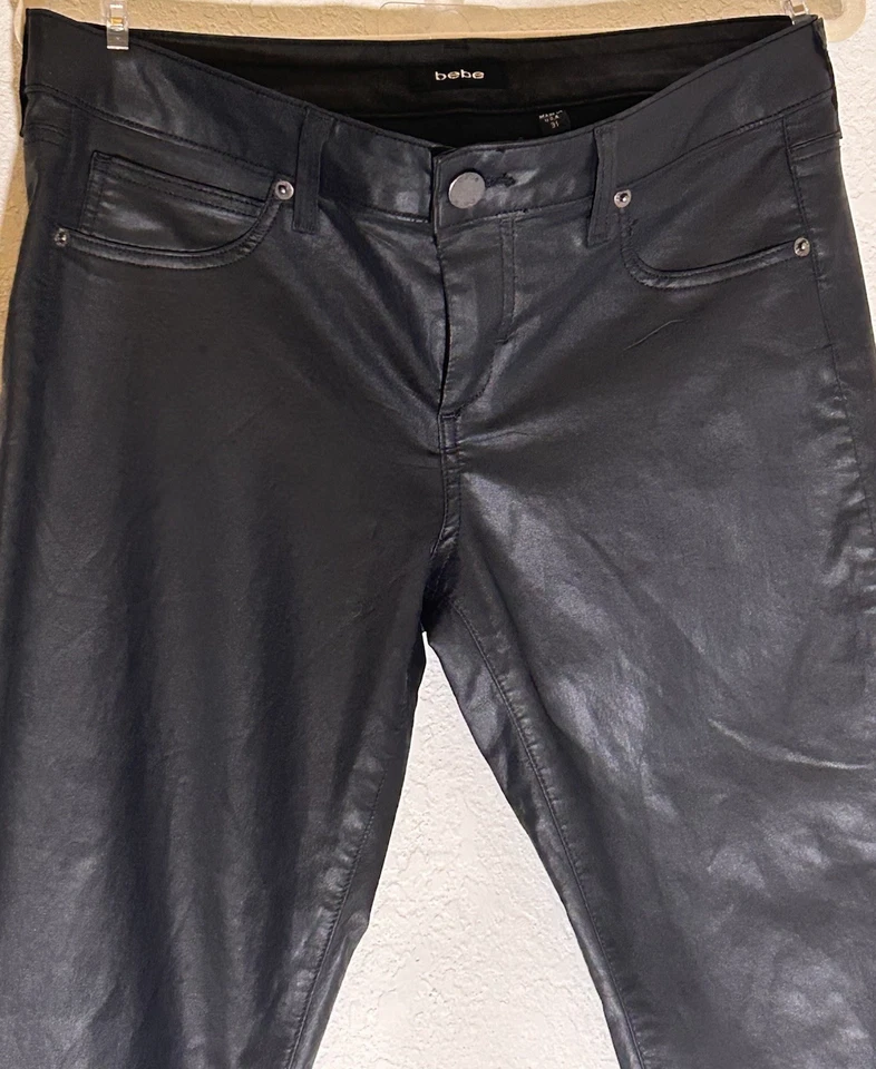 Pantalón ajustado cintura alta negro BEBE para mujer negro imitación cuero líquido cremallera Foto 2 de 4