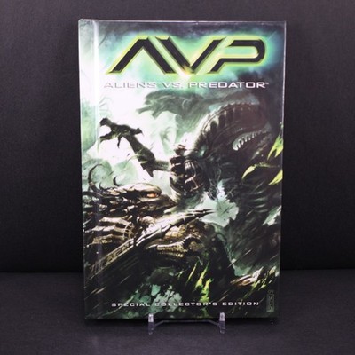 Aliens vs. Predator AVP Special Collector's Edition Hardcover, Dark Horse, Sega