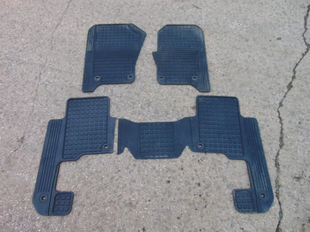 Land Rover Discovery Mats mk3 04 09 Set of 4 Rubber floor mat Black genuine item