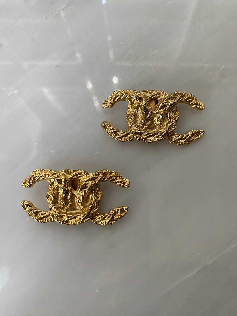気品を纏うラグジュアリー【CHANEL】パンプス ゴールドCCロゴ Vintage Designer Chanel Gold CC Logo Shoe Clips | eBay