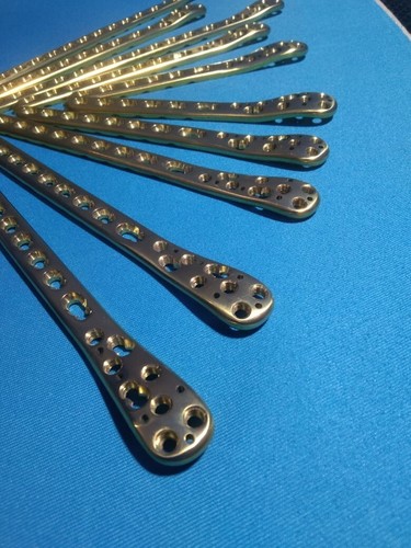 Juego de 10 placas mediales tibia distales nuevo estilo voi 3,5 mm titanio veterinario - Imagen 11 de 11