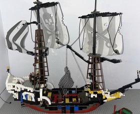 Lego 6290 Pirates I Pirate Battle Ship {Red Beard Runner Reissue} Vintage