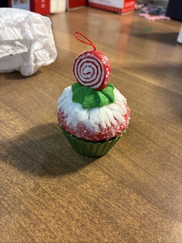 2016 Hallmark Peppermint Swirl #7 Christmas Cupcakes Series Keepsake Ornament - Picture 6 of 6