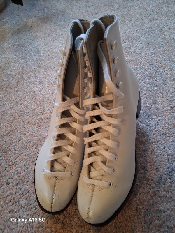 Women's Figure Skates From Aerflyte Size 7