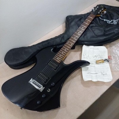 B.C.Rich Mockingbird E-Gitarre schwarz lange Mensur 647 mm mit Koffer