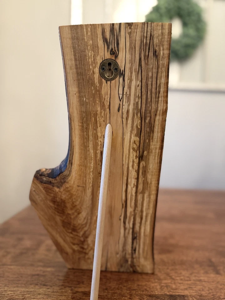 Soporte de exhibición de cuchillo de arce dividido o montado en la pared. Grabado láser disponible. Foto 3 de 4