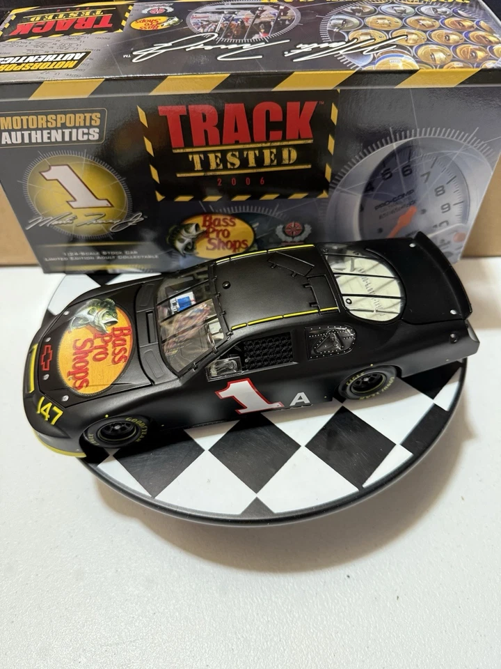 Bajo Martin Truex Jr. #48 Pro Shops probado en pista 2006 1/24 Nascar diecast Foto 2 de 4