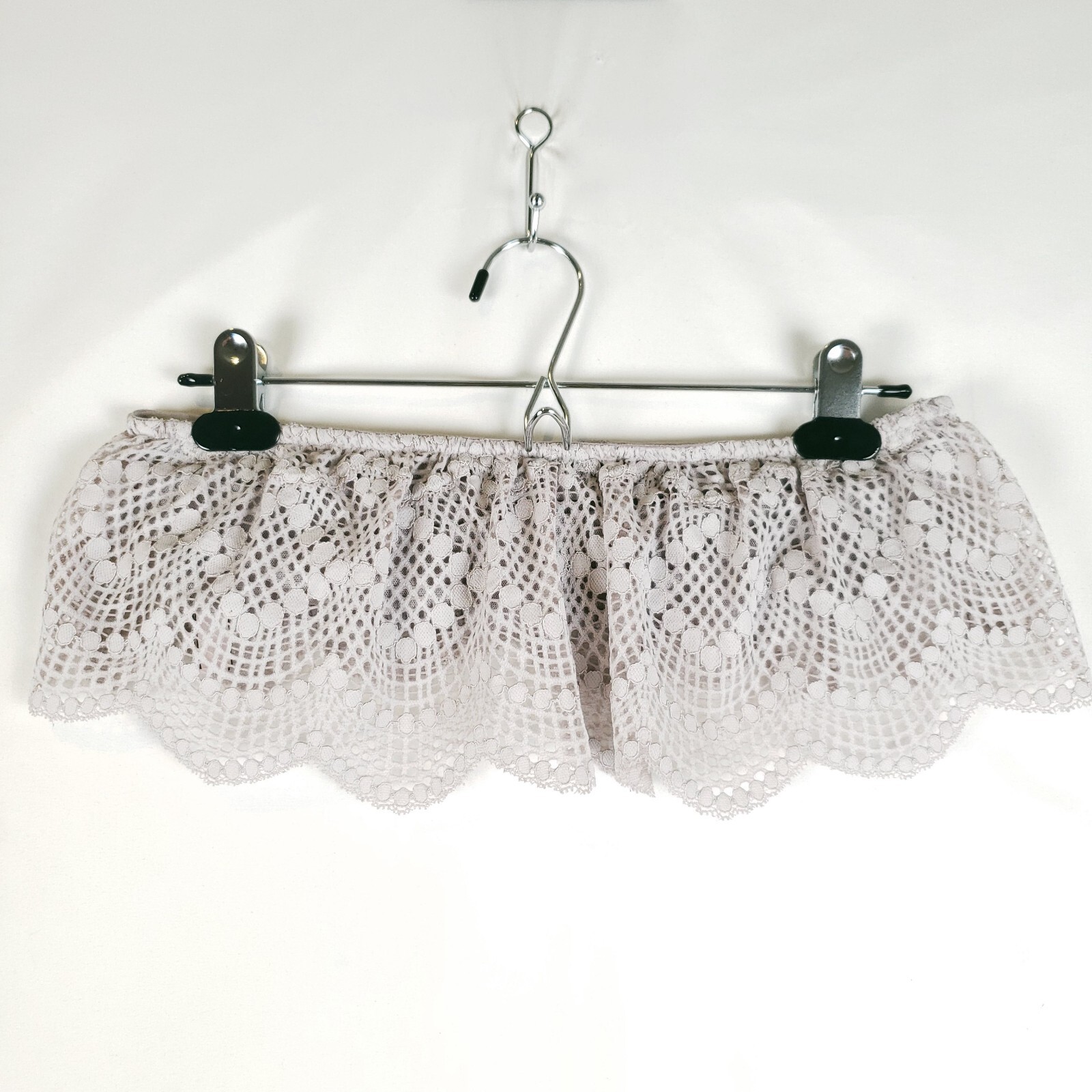 Victorias Secret Lace Bralette Bra Medium Crochet Strapless Unlined Gray Ruffles-image