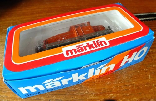 Marklin 3144 HO gauge Henschel V10 diesel loco in red/orange TGOJ livery - Picture 11 of 12