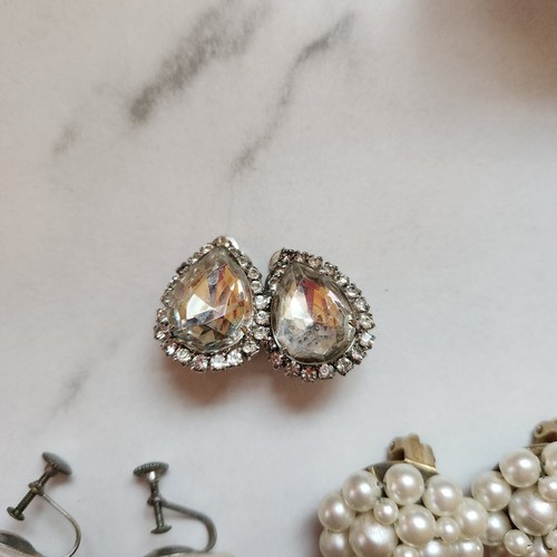 Vintage Clip On Earrings Lot (7 Pairs) - Picture 9 of 16