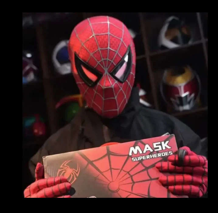 Spider Man Mask Tobey Maguire with Luminous Eyes Remote Control & Sound - Image 3 of 4