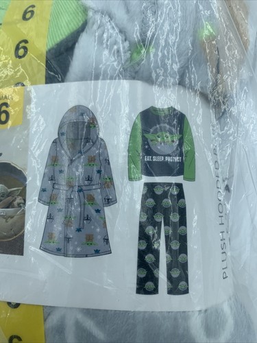 Boys Star Wars Plush Hooded Robe & 2 Piece Pajama Set Size 6 NWT - Picture 2 of 3