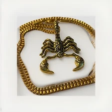 Men’s Scorpion Necklace Pendant/ Necklace-Gold Tone