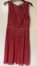 Women’s Adrianna Papell Midi Dress Burgundy Lace Bodice lace lined size 10