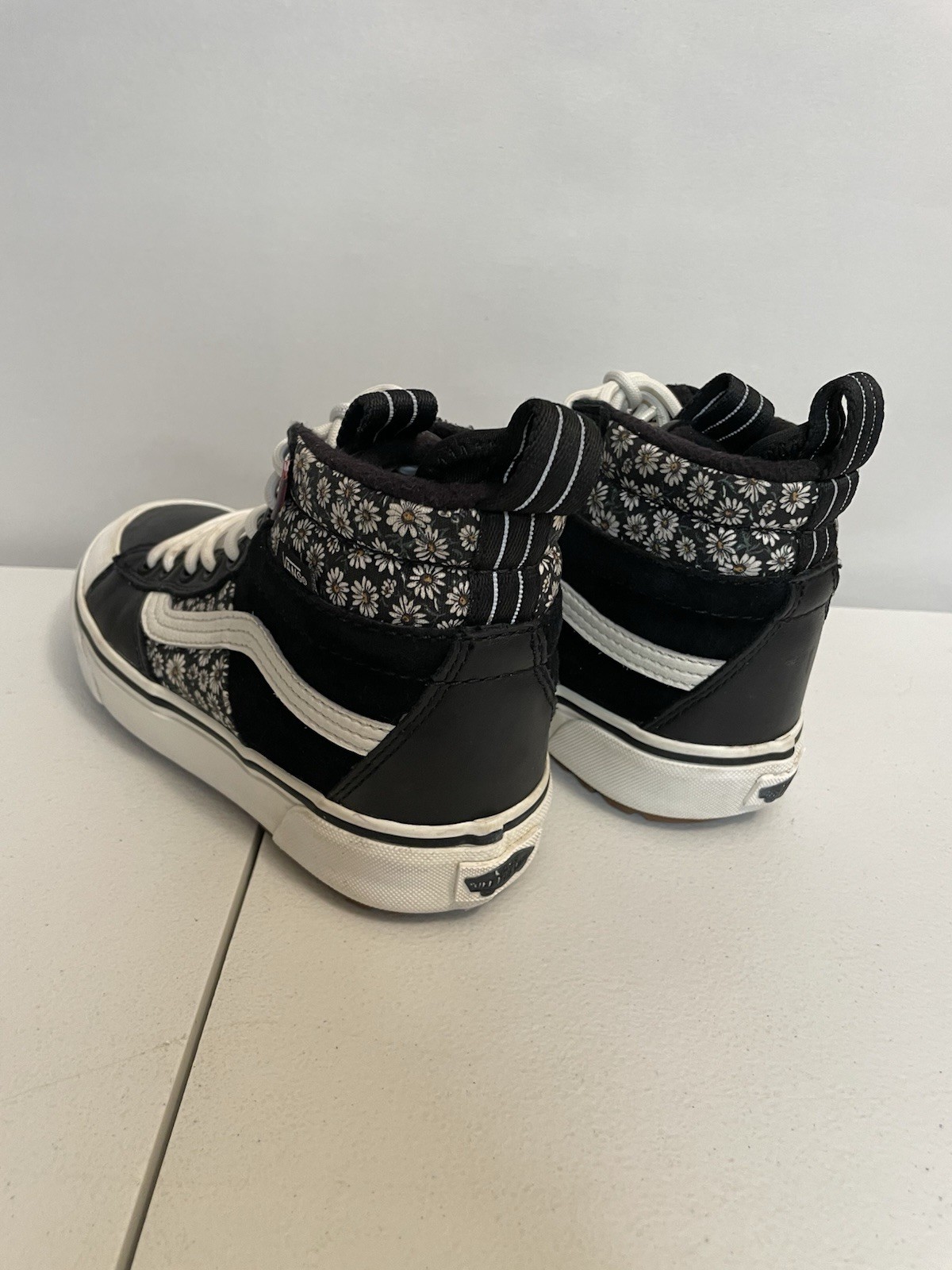 VANS Sk8-Hi MTE Hiking Black White Floral Women  Size 6 High Top Hydroguard 360 thumbnail 7