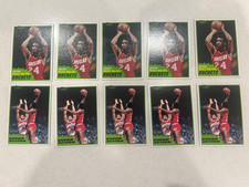 10 1981–82 Topps Moses Malone base plus super action RM