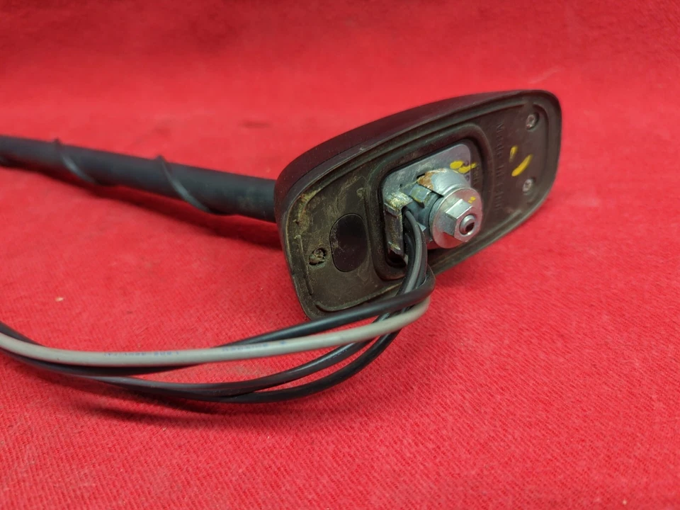 2007-2010 Saturn Vue / Torrent / Equinox - Antena de techo / Base / Mástil - Foto 3 de 4