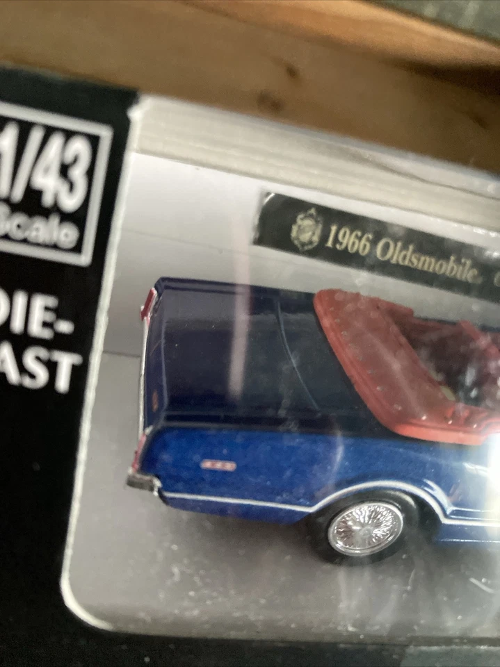 NEWRAY City Cruiser Collection OLDSMOBILE CUTLASS 1/43 DieCast Car CASI COMO NUEVO '66 Foto 3 de 4