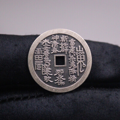 Reines 999 Feinsilber Frauen Mann 山鬼花钱 Exorzise böse Geister Münze Anhänger 22mm