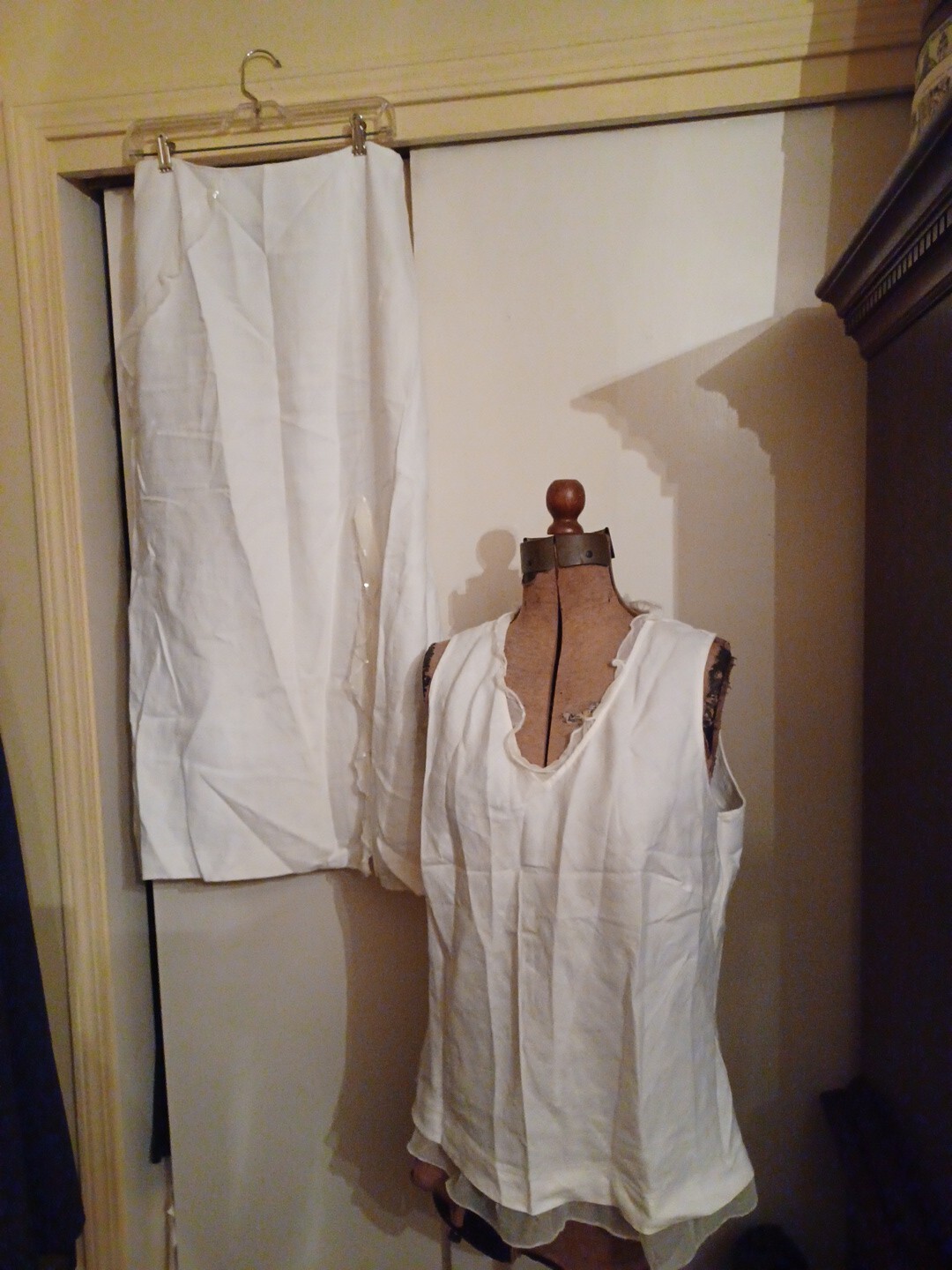 Reduced-WILLI SMITH- 2 pc  skirt Size 10 & top size  XL - White Linen
