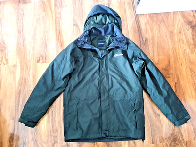 Berghaus AQ2 Waterproof Jacket Mens Size Medium Green Outdoor Hiking Lightweight