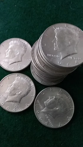 ROLL SIL.VER KENNEDY HALF DOLLARS  UNC.