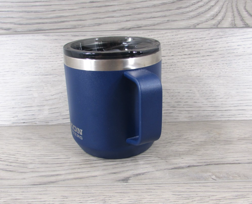 YUKON OUTFITTERS Freedom 16 oz tazza da caffè blu navy ssi stile di vita - Foto 2 di 8