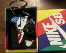 Nike SB Shoe Key Chain Set Multicolor 2 Piece in Box Men Plastic Metal