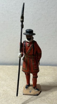 Britians Ltd Lead Beefeater Guard With Moveable Arm 54mm