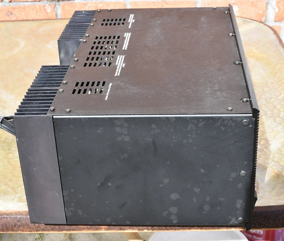Vintage ADCOM GFA-555 Channel Power Amplifier - Works - Image 3 of 4