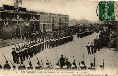 CPA RARE 62 CALAIS Catastrophe du PLUVIOSE en 1910 Repéchage du CORPS d'un MARIN EUR 29,52 - FR