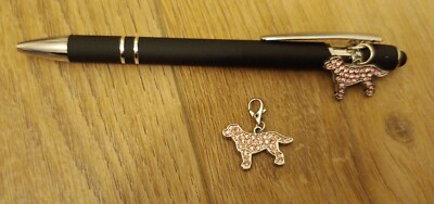 Druckfeder, Stift & rosa Strass Hund Charm: Labrador, Golden Retriever, etc.