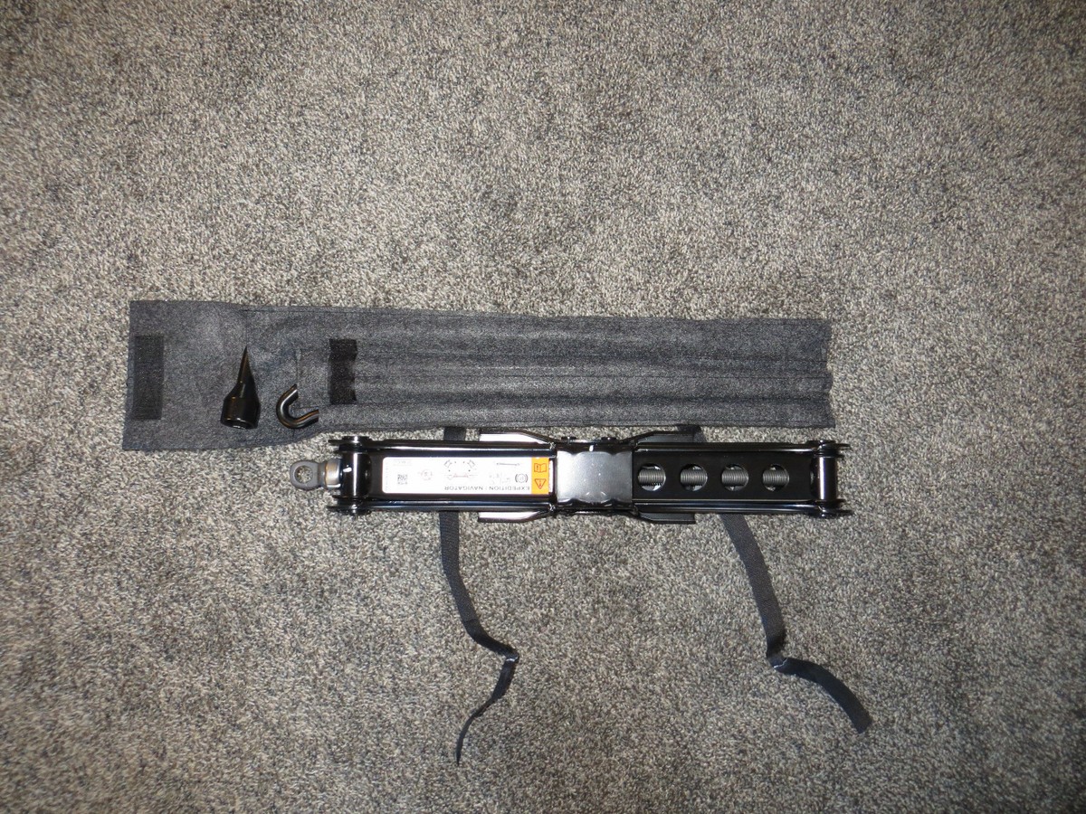 Expedition & Navigator jack kit, OEM FoMoCo with mounting bracket