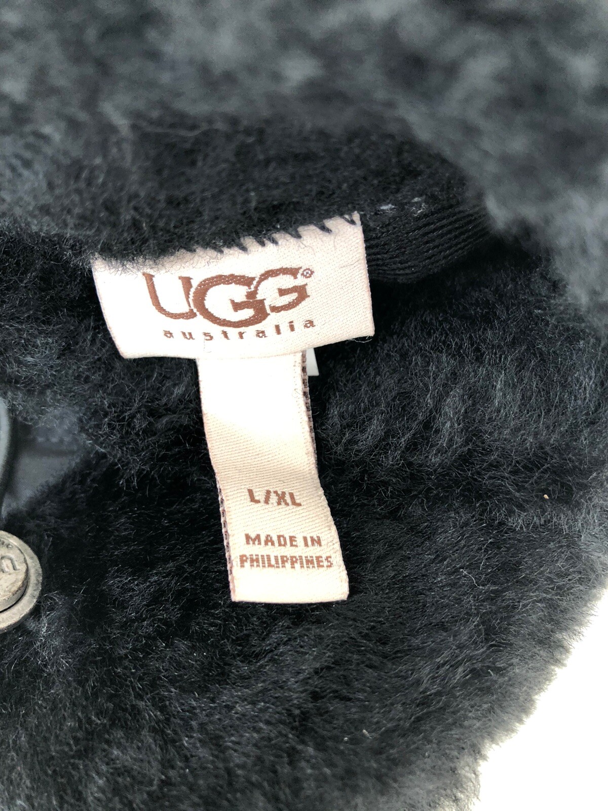 Ugg black nylon and leather gloves. Fur cuffs with toggles image 7