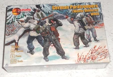 Mars Figures 72121 1/72 20mm WWII German Paratroopers Winter Uniform