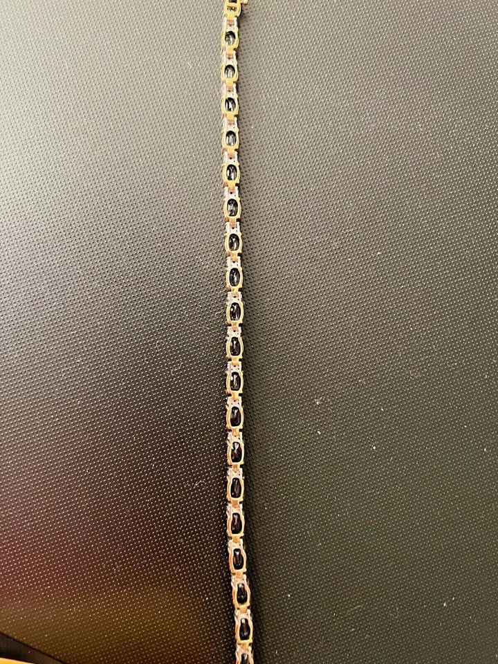Pulsera de tenis de 5 quilates enchapada en oro amarillo de 14 k con zafiro azul creado en laboratorio Foto 2 de 4