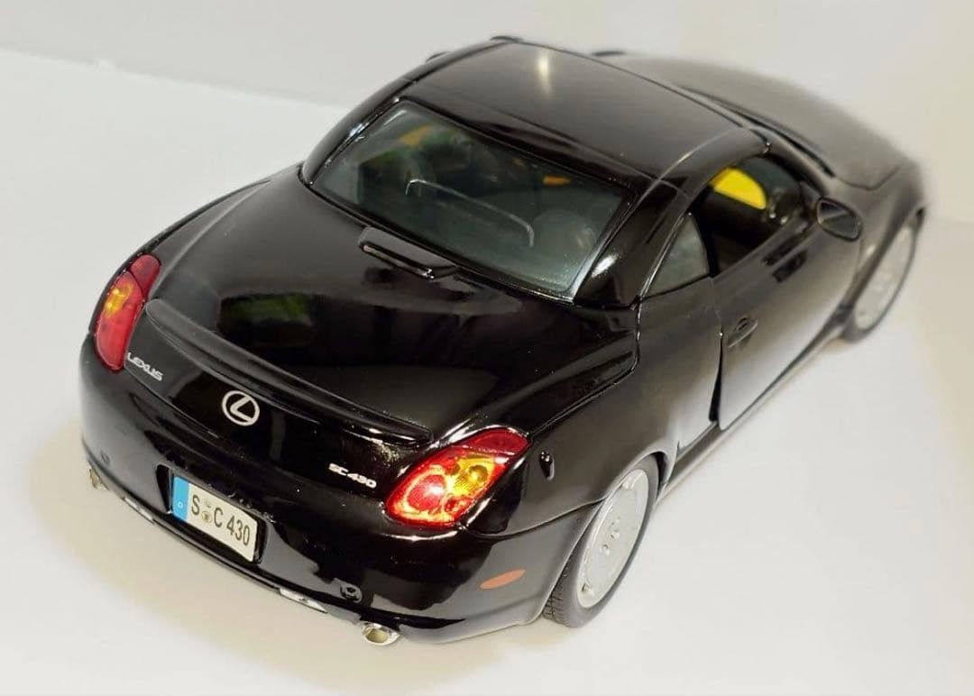 Maisto Lexus SC430 1/18 Diecast Car Black Openable Doors Trunk