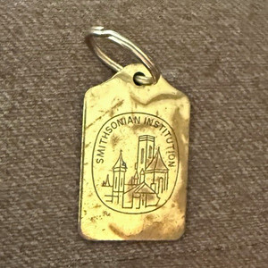 Smithsonian Institution Engraved Brass Keychain Detachable Keyring Gold Tone