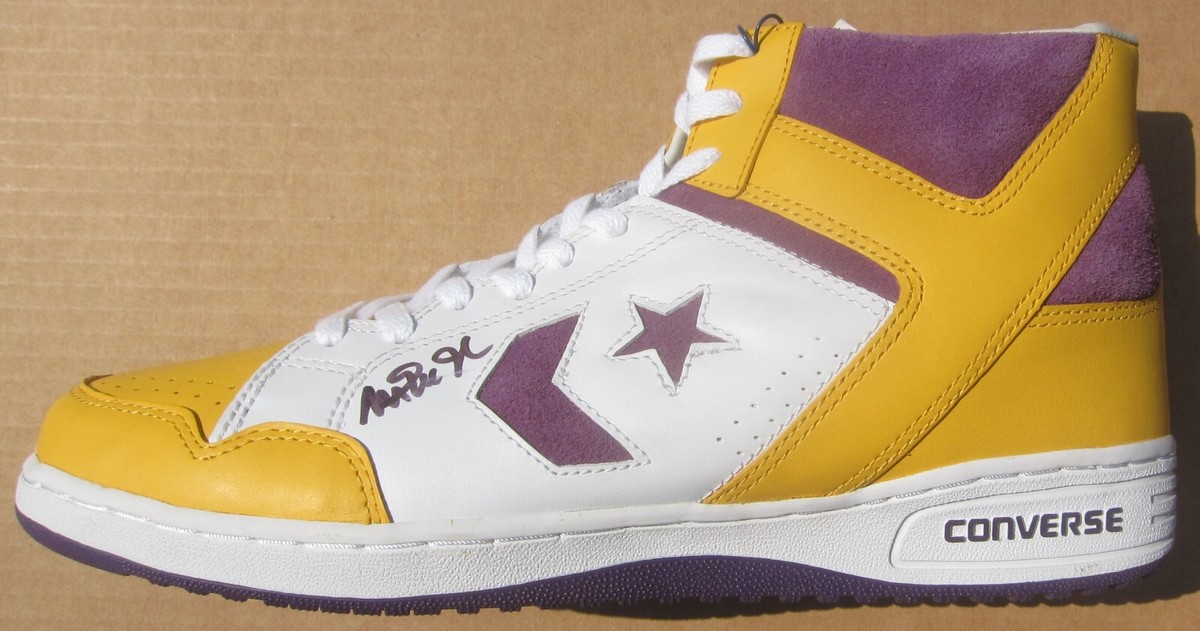 Magic Johnson signed Converse Weapon Basketball Shoe Sneaker Left