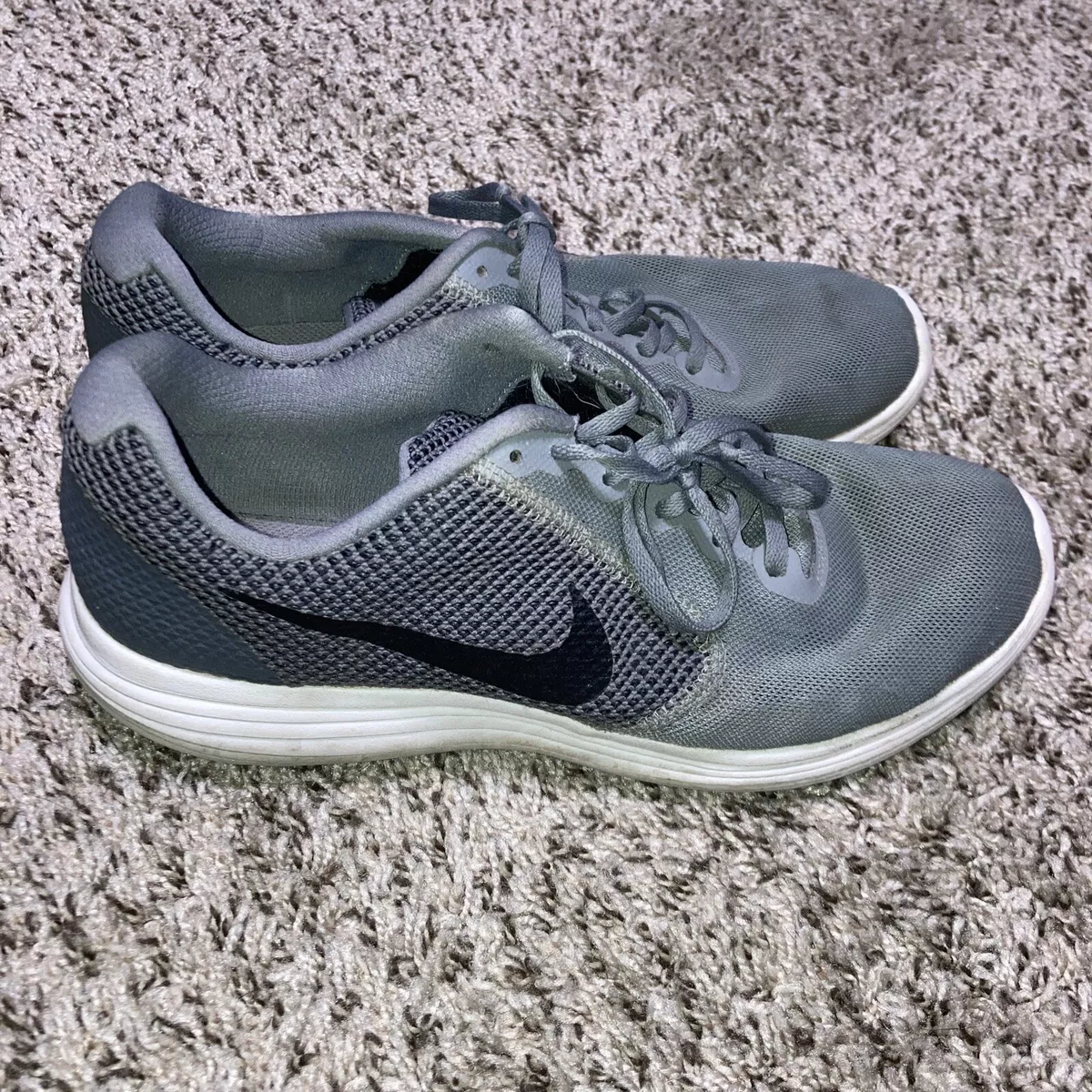 Men s Running Shoes Size 9.5 Nike Revolution 3 Gray 819300 002