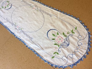 Vintage Linen Table Runner Dresser Scarves Embroidered Floral