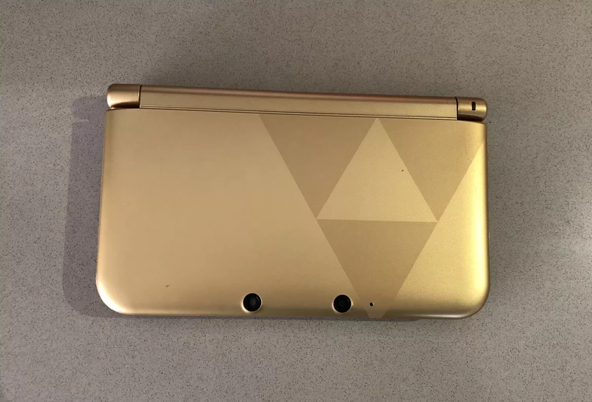 Nintendo 3DS XL Gold/Black - Limited Edition Bundle with The Legend of  Zelda: A Link Between Worlds