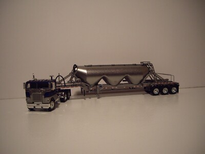 DCP FIRST GEAR 1/64 BLUE AND SILVER WHITE FREIGHTLINER COE HEIL SILVER PNEUMATIC
