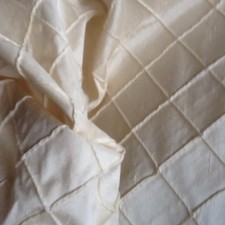 100% SILK DUPION REMNANT PINTUCK IVORY CREAM 44 CMS X 75 CMS. NEW ITEM!