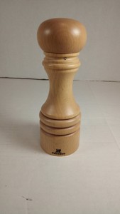 Peugeot-NUTMEG-GRINDER-NWOT-7-034-Natural-Wooden-Muskat-Grater-Paris-FRANCE