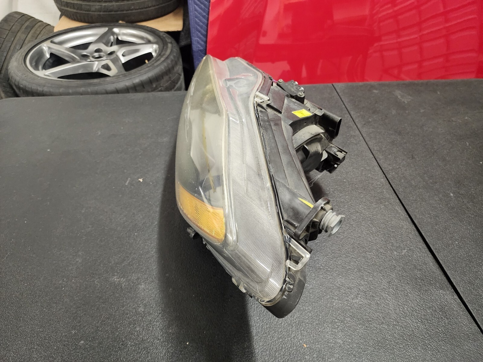 MASERATI GRANTURISMO LEFT DRIVER SIDE HEADLIGHT ASSEMBLY OEM 215798 *NOT BROKEN*