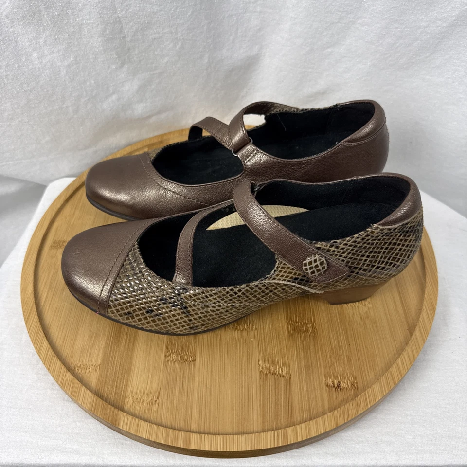 Zapatos de salón Aravon Portia bronce con tiras Mary Jane para mujer talla 9 2 A marrón tacón Foto 3 de 4
