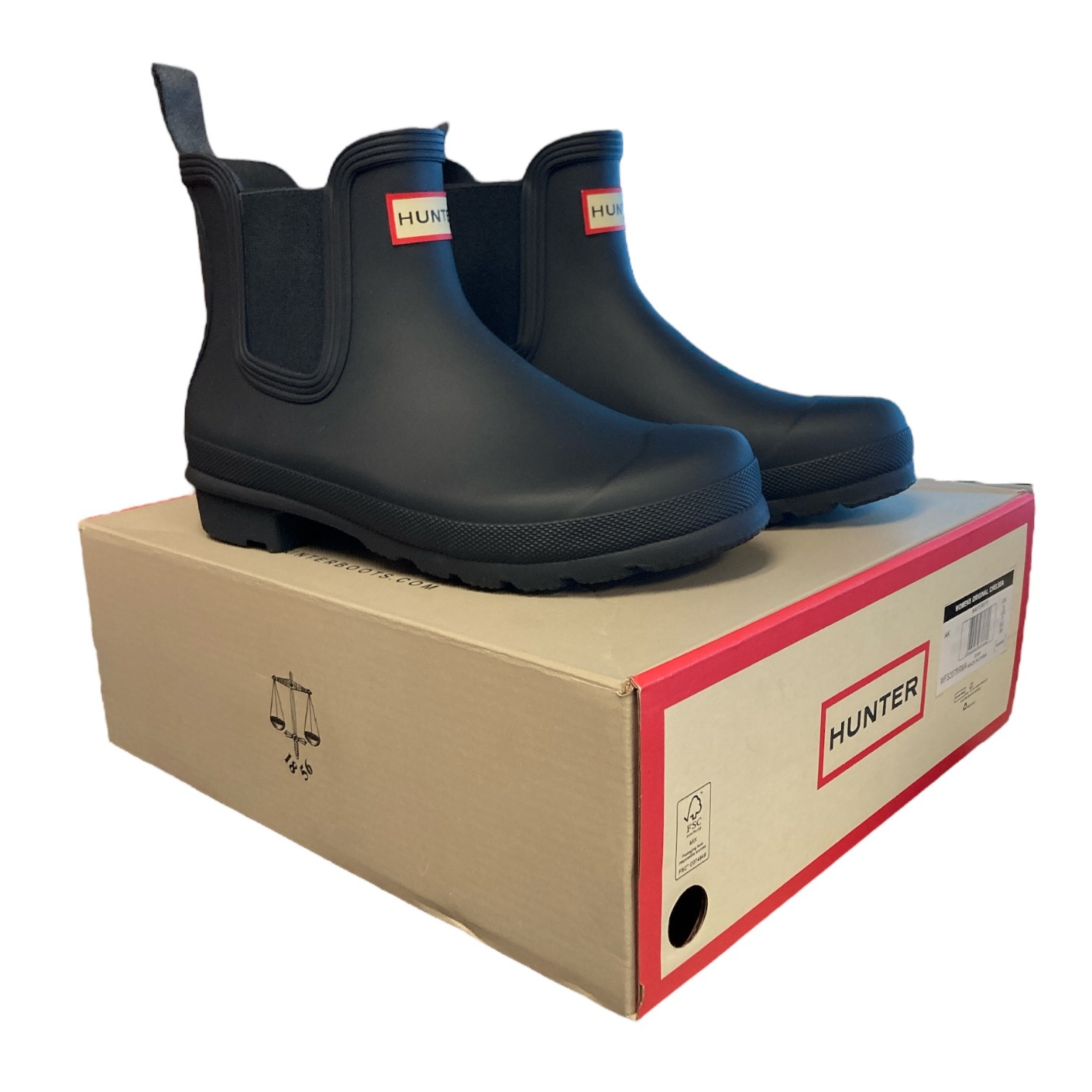 HUNTER Womens Original Waterproof Chelsea Rubber Pull-On Boot Navy 8 11190₽